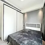 Shanghai Bund Xintiandi Newly Renovated Near Metro Station Floor Heating And Air