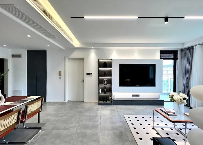 Shanghai Bund Xintiandi Newly Renovated Near Metro Station Floor Heating And Air