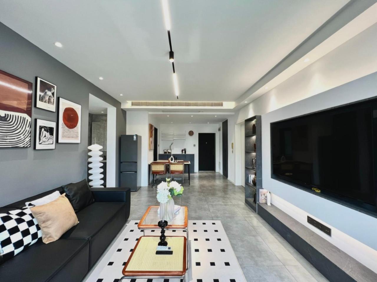 Apartment Bund Xintiandi Newly Renovated Near Metro Station Floor Heating And Air Shanghai