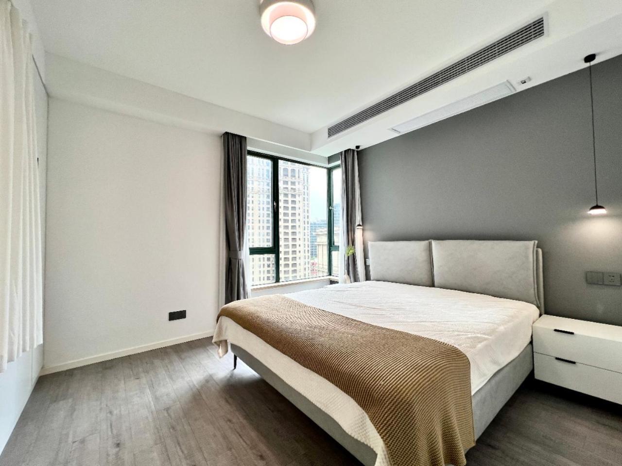 Bund Xintiandi Newly Renovated Near Metro Station Floor Heating And Air