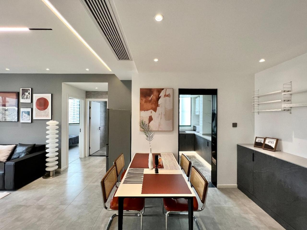 Bund Xintiandi Newly Renovated Near Metro Station Floor Heating And Air Apartment *