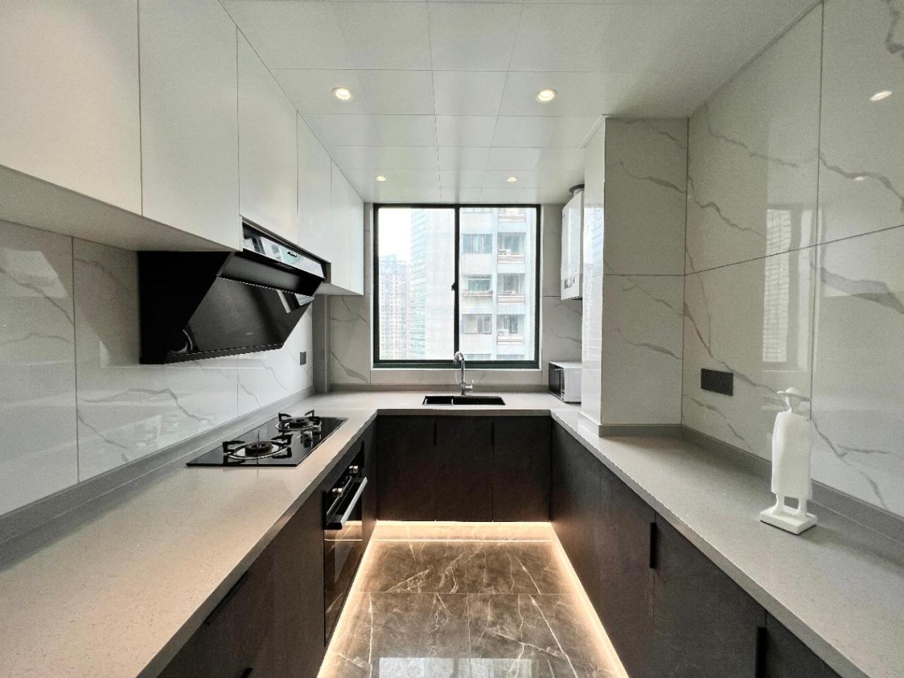 Bund Xintiandi Newly Renovated Near Metro Station Floor Heating And Air Apartment